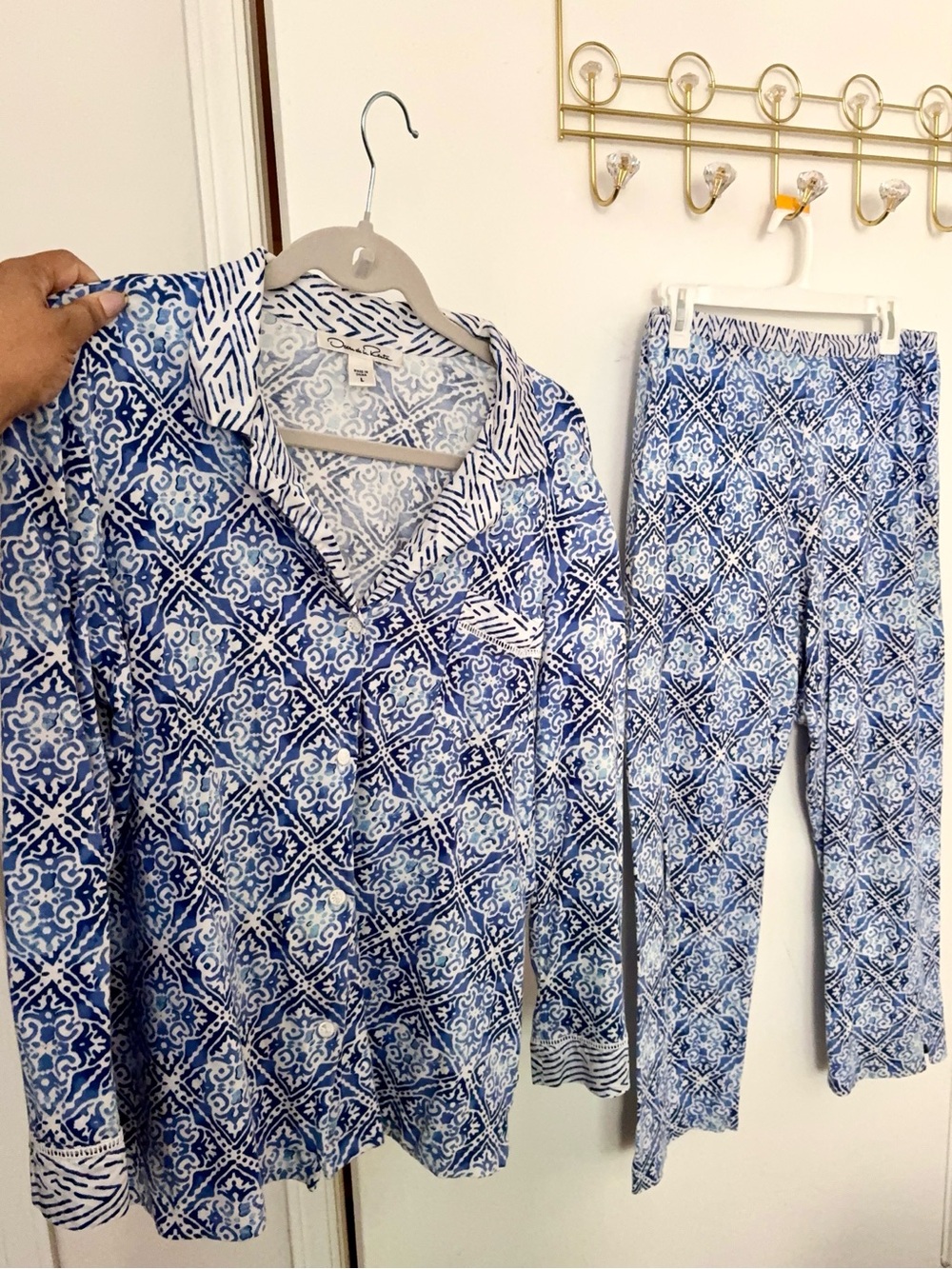 Oscar de la Renta Blue and White Printed Pajama Set